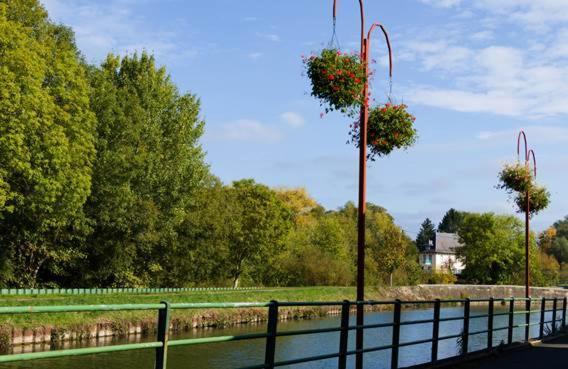 Camping Le Vallage Attigny Экстерьер фото