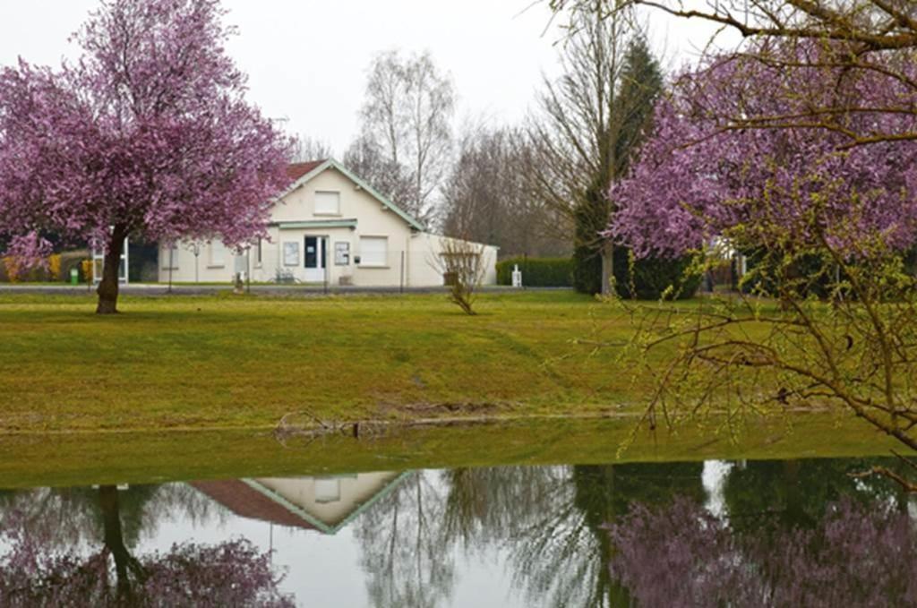 Camping Le Vallage Attigny Экстерьер фото