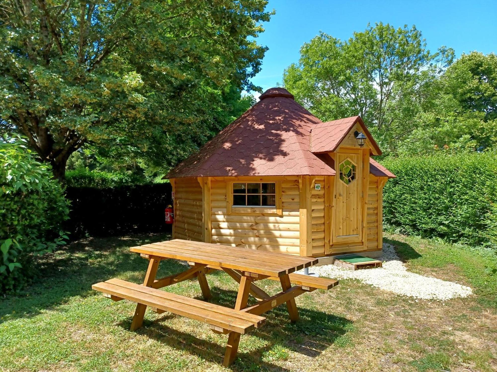 Camping Le Vallage Attigny Экстерьер фото